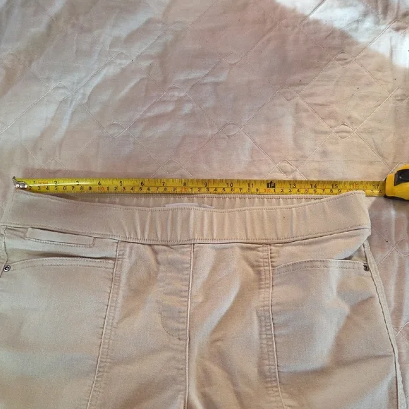 Kim Rogers Beige Bermuda Shorts 10 - Picture 5 of 7